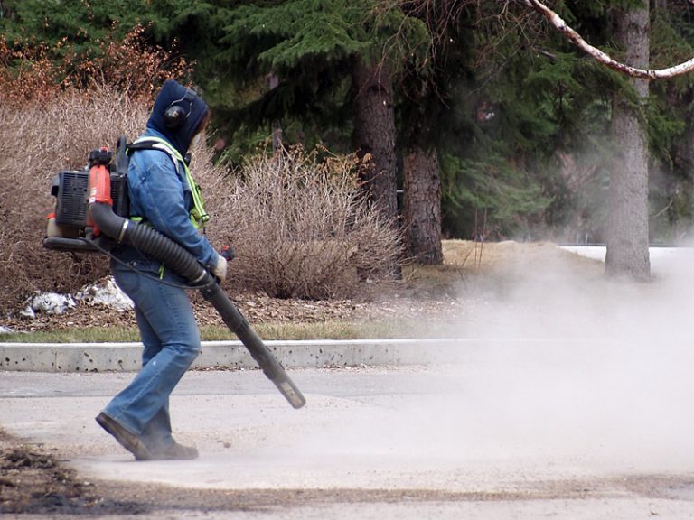 Palm Springs bans loud ass gas-powered leaf blowers