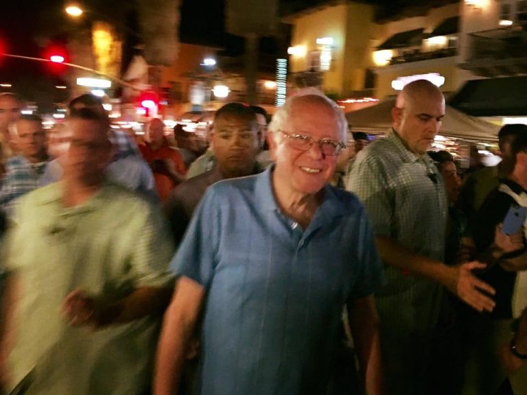 What kind of tip did Bernie Sanders leave at Las Casuelas?