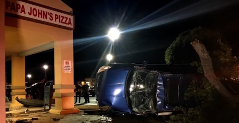 Car crashes into Indio Papa John’s