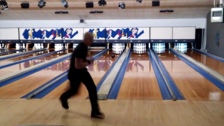 [WATCH] Bowler scores a perfect 300 in 86 seconds