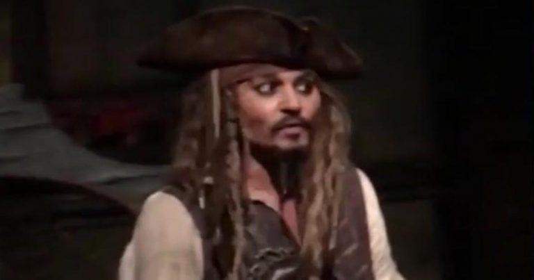 Johnny Depp made a surprise appearance for “Pirates of the Caribbean” riders