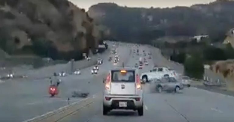 [WATCH] Insane road rage results in innocent driver hospitalized