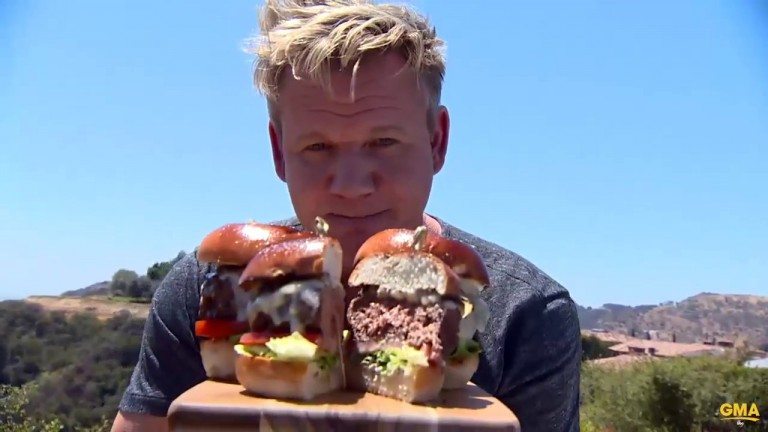 [WATCH] Gordon Ramsey shows you how to make the perfect burger