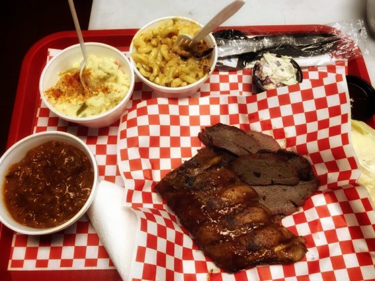 The California Barbecue Company is smokin’ up some good meat in Palm Desert