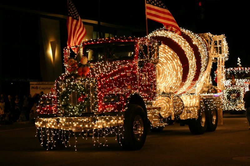 Palm Springs Festival of Lights Christmas Parade | 5 things to know - Cactus Hugs