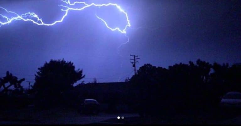 Yes, there was plenty of lightning Wednesday morning in the desert