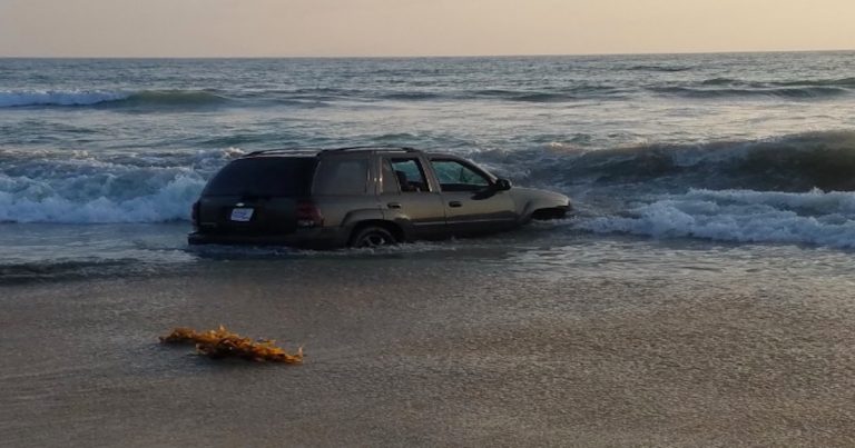 San Diego DUI suspect drives SUV into the ocean