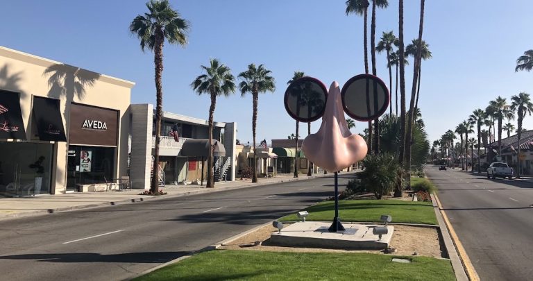 Is this thing on El Paseo art?  Nobody nose.