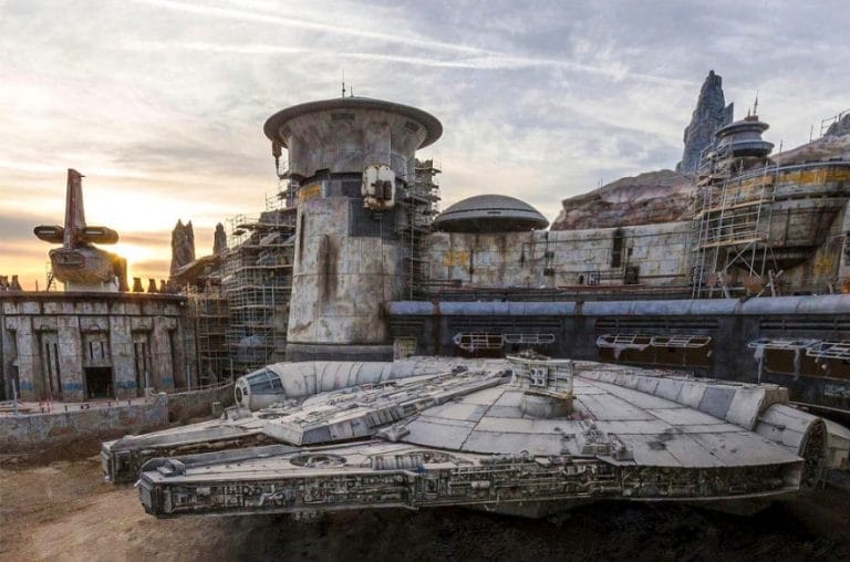 Disneyland has released the 1st pic of Star Wars Land and OMFG we have to go!!