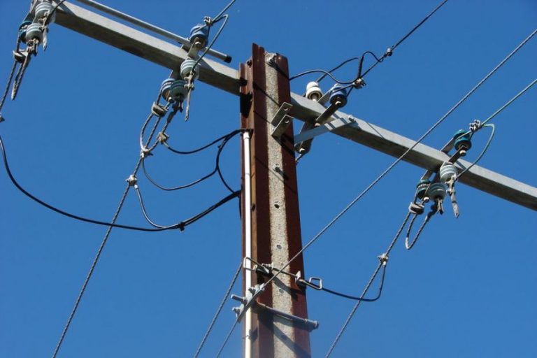 900 customers lose power in Indio after train hits power lines