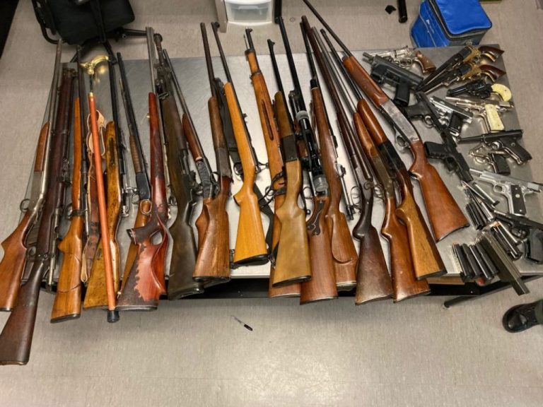 Pioneertown felon arrested after police find more than 30 firearms, 1000s of rounds of ammo