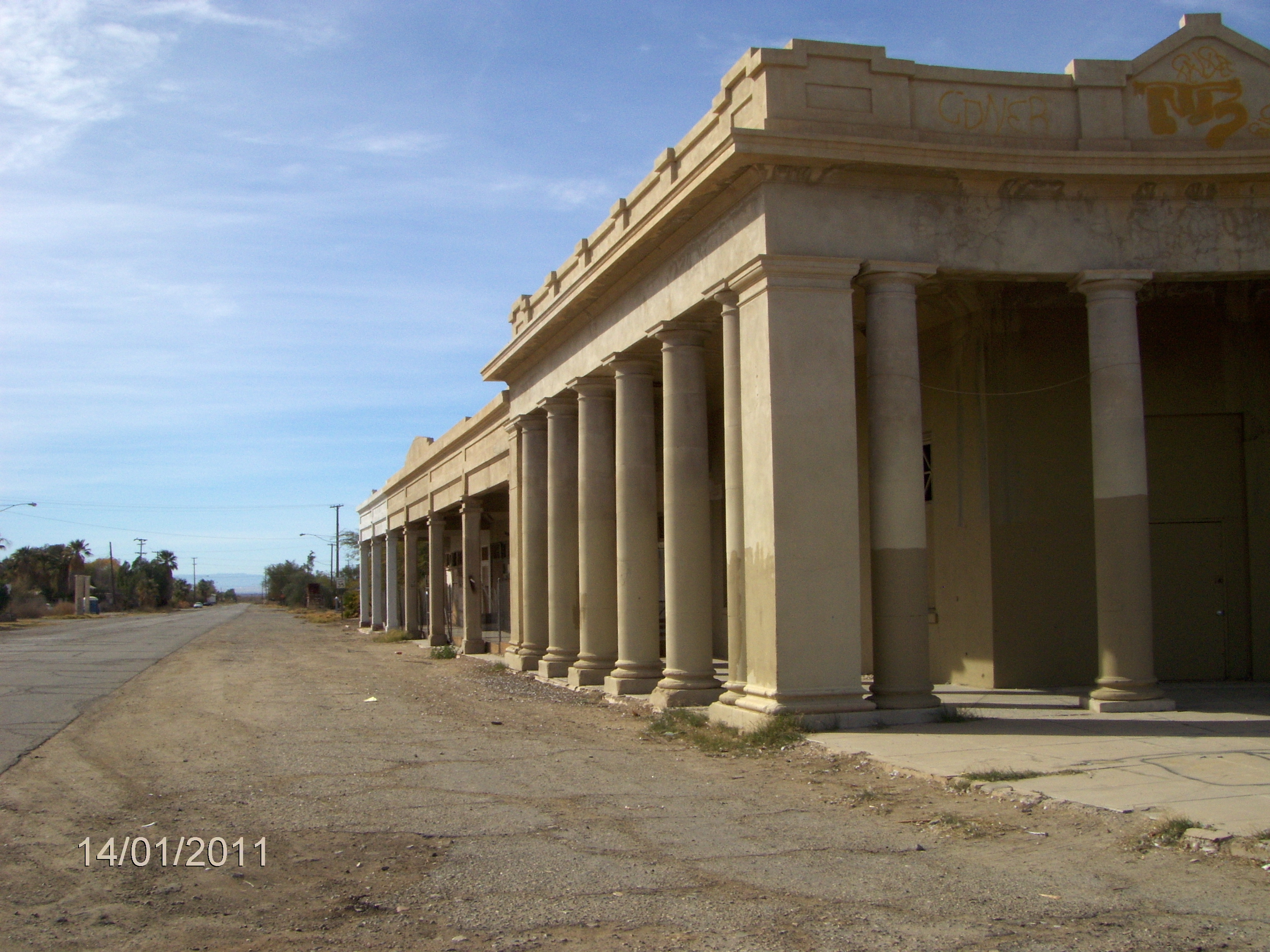 An old commercial building in downtown Niland, California